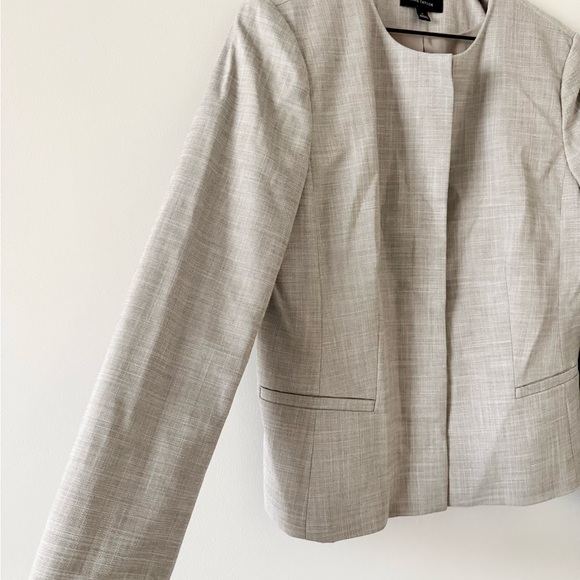 Ann Taylor Collarless Blazer with Hidden Button in Crosshatch Beige Size 12 - Picture 3 of 6